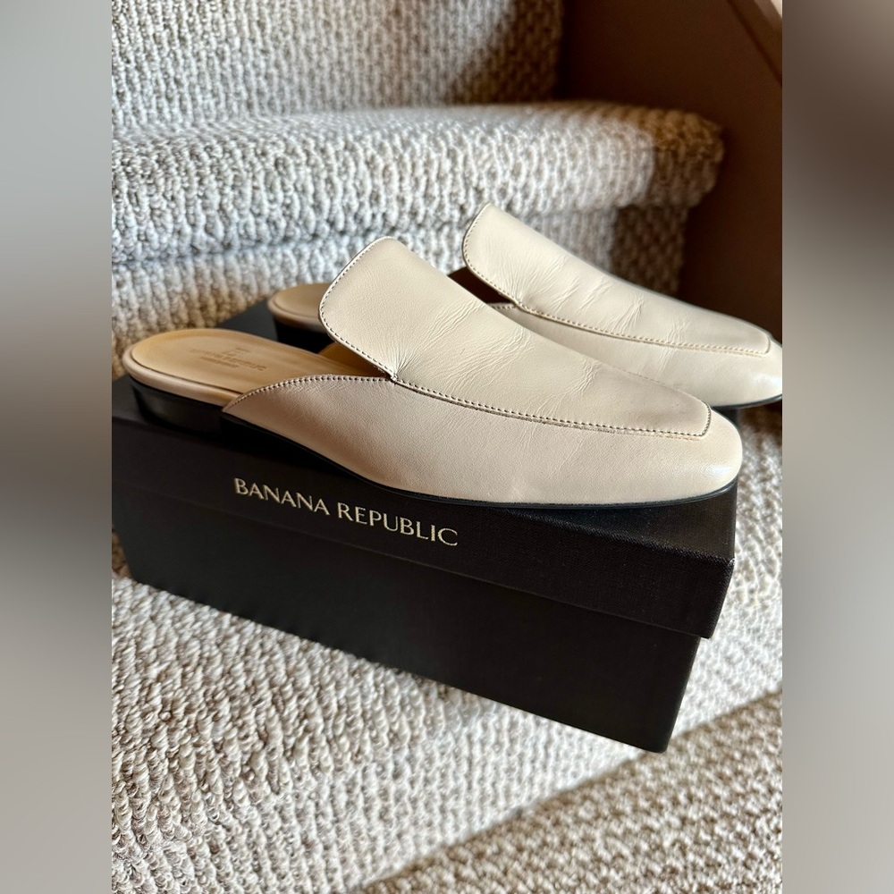 NIB Banana Republic leather Slides